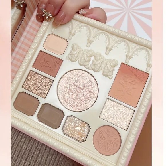 Romantic Embossed Angel Eyeshadow Palette: 10 Colors of Vintage Shimmer … - Picture 1 of 7